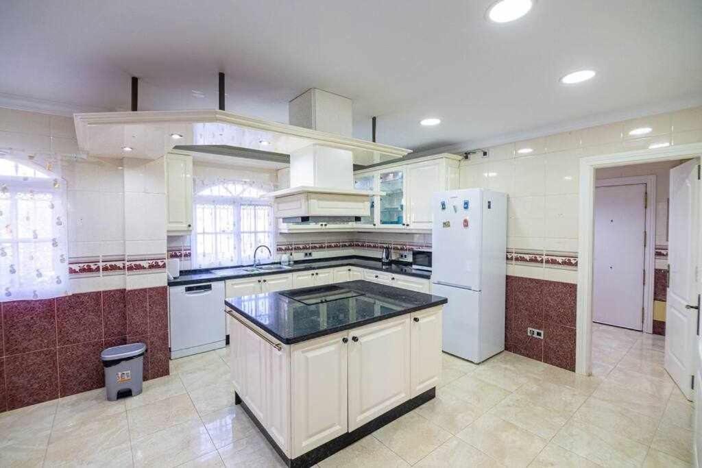 Lujosa Villa En Alhaurin De La Torre 7 Dormitorios Extérieur photo
